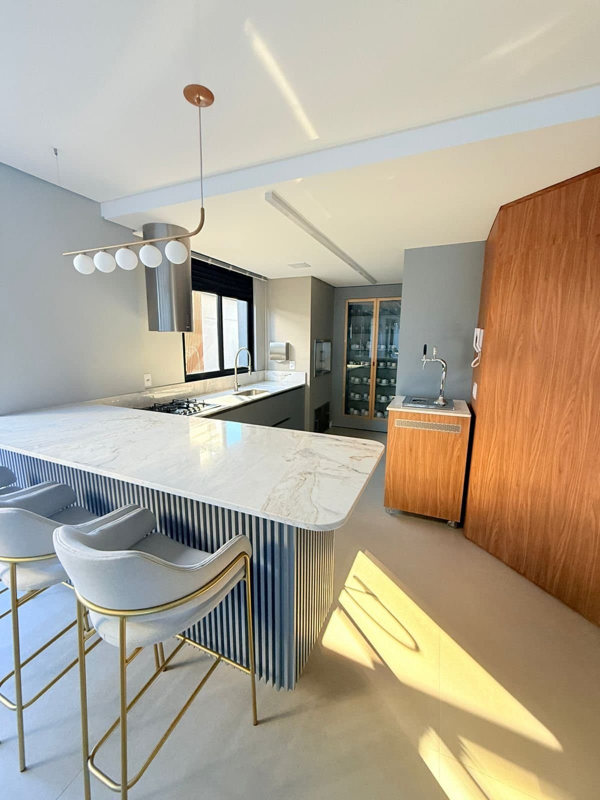 Apartamento de 3 quartos com 3 suítes e 134 m² em Bal. Piçarras