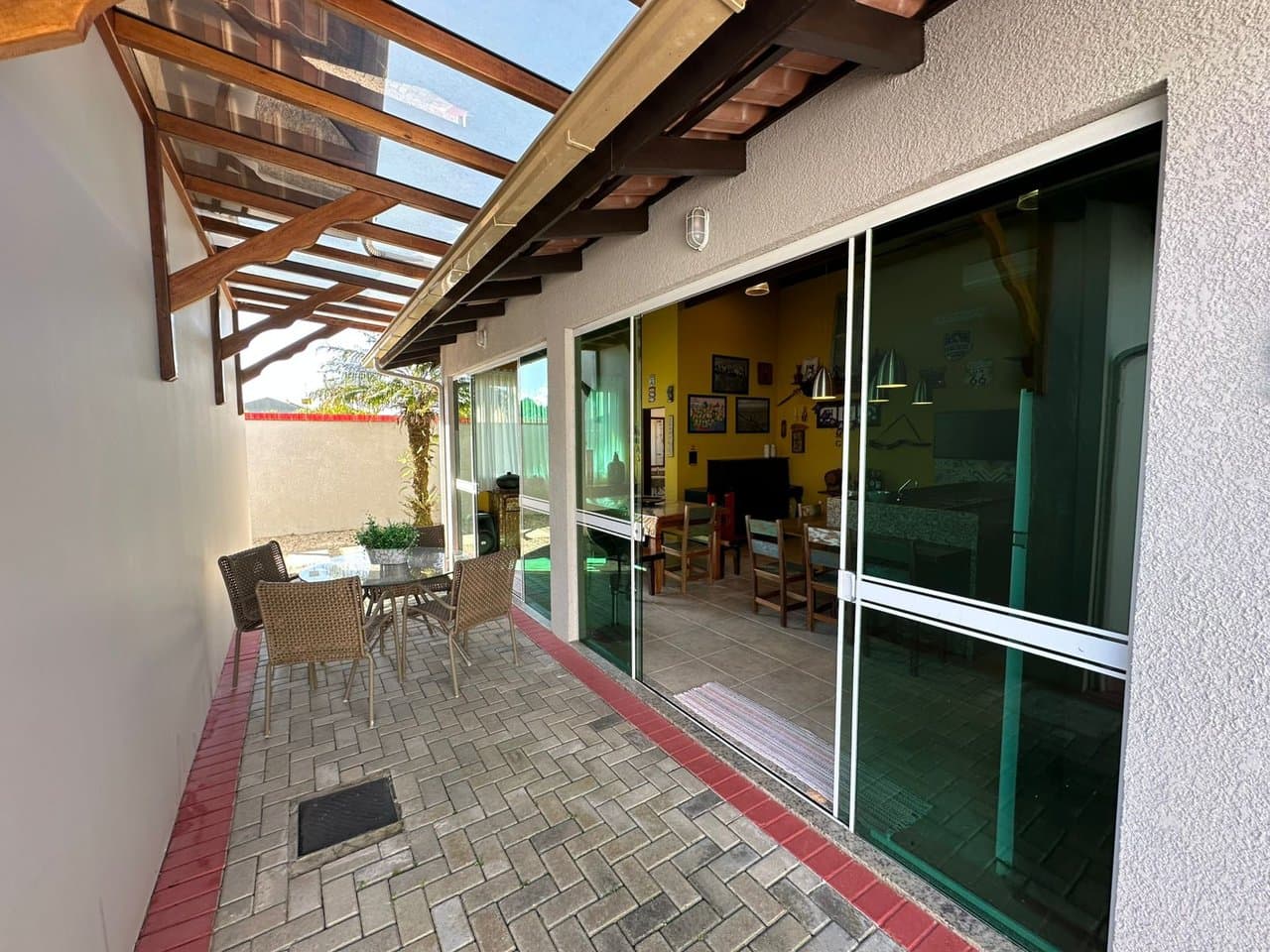 Casa de 3 quartos com 3 suítes e 180 m² em Bal. Piçarras
