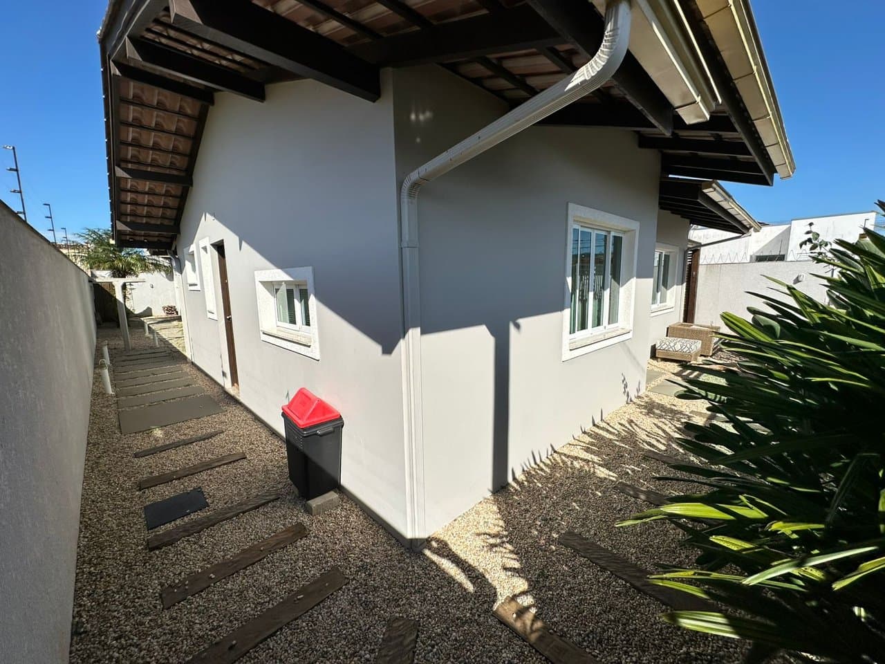Casa de 3 quartos com 3 suítes e 180 m² em Bal. Piçarras