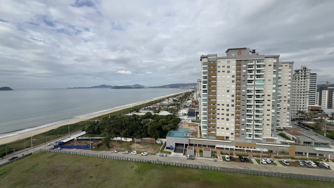 Apartamento de 3 quartos com 3 suítes e 128 m² em Bal. Piçarras