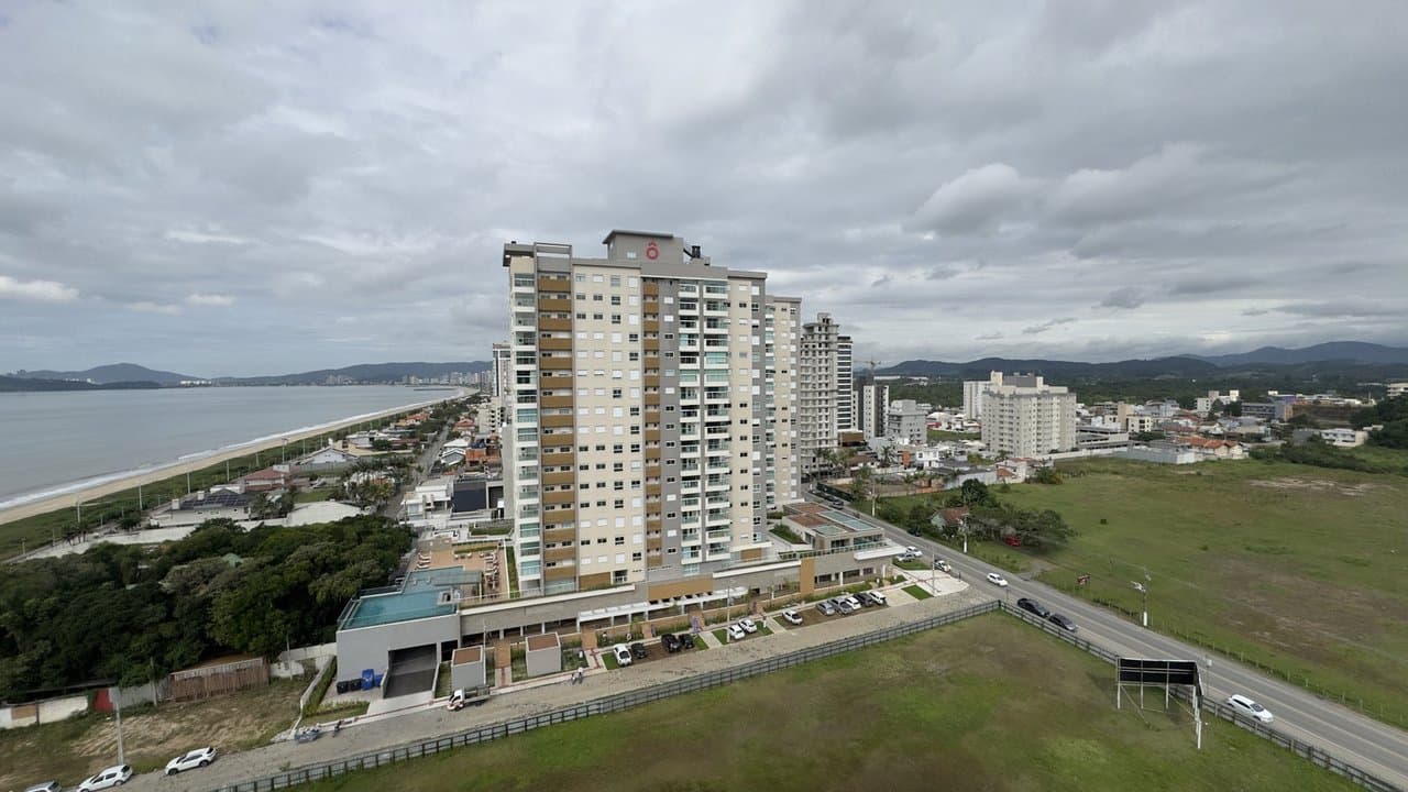 Apartamento de 3 quartos com 3 suítes e 128 m² em Bal. Piçarras