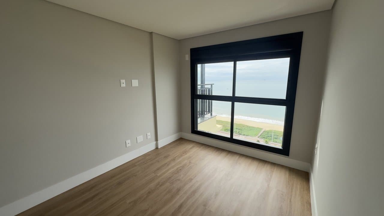 Apartamento de 3 quartos com 3 suítes e 128 m² em Bal. Piçarras