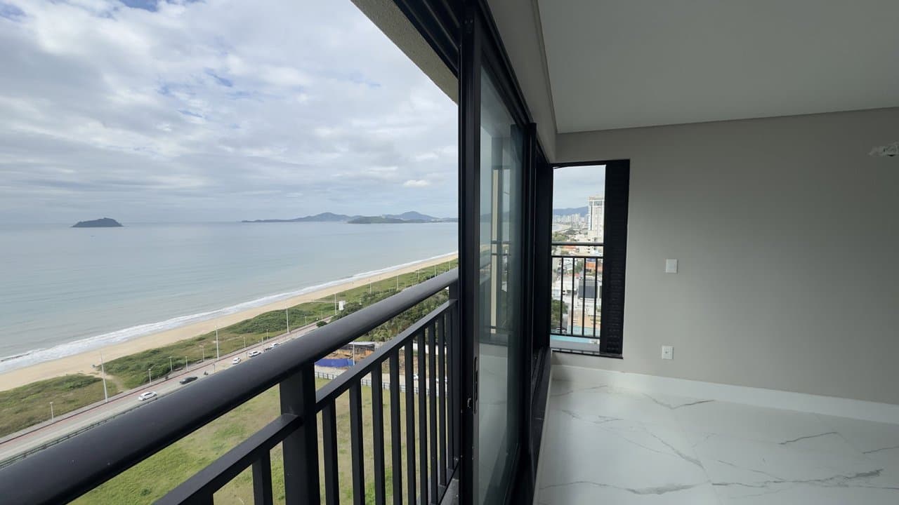 Apartamento de 3 quartos com 3 suítes e 128 m² em Bal. Piçarras