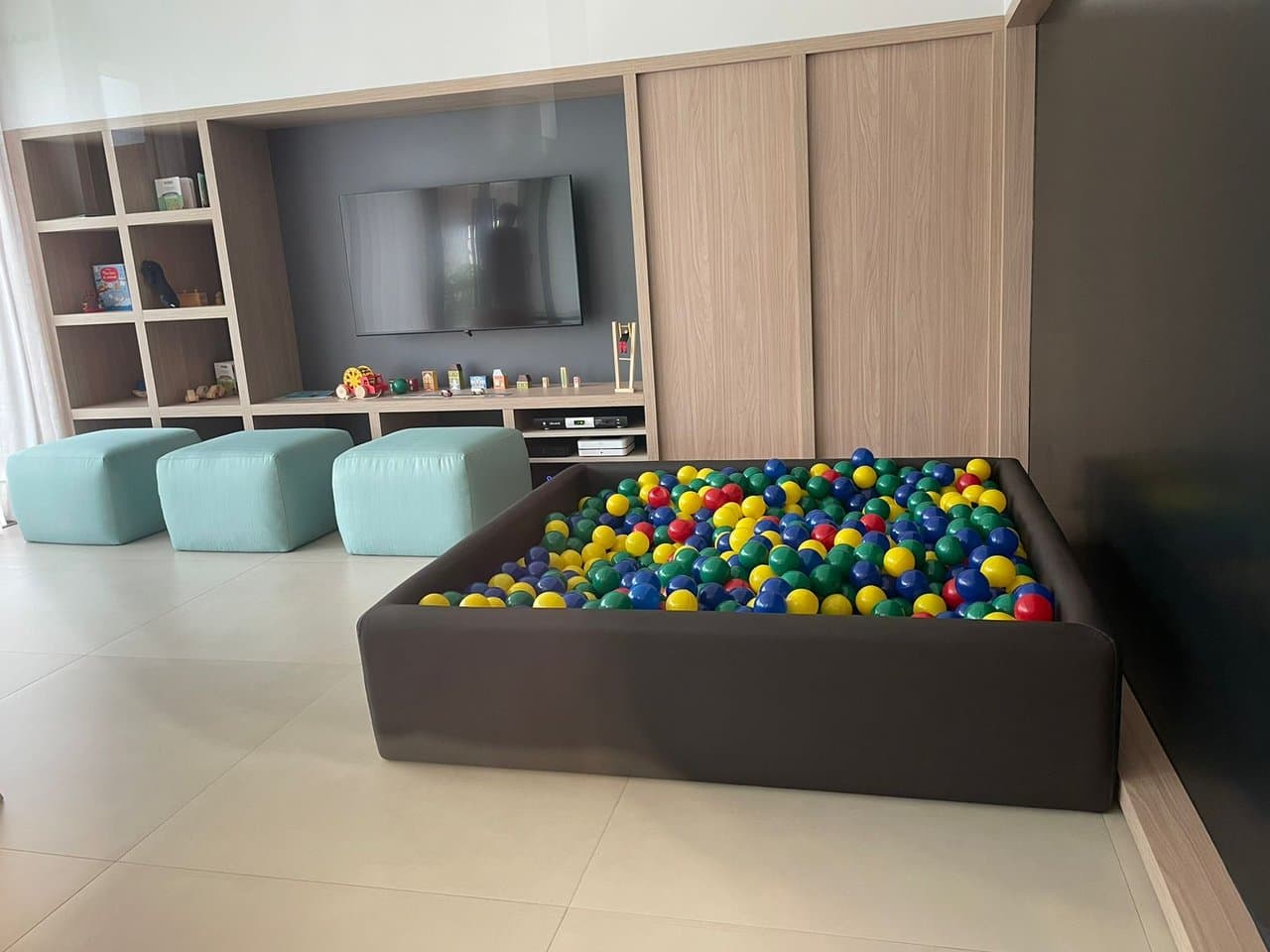 Apartamento de 4 quartos com 4 suítes e 199 m² em Bal. Piçarras