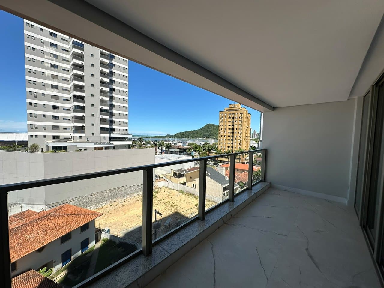Apartamento de 3 quartos com 3 suítes e 133 m² em Itajaí