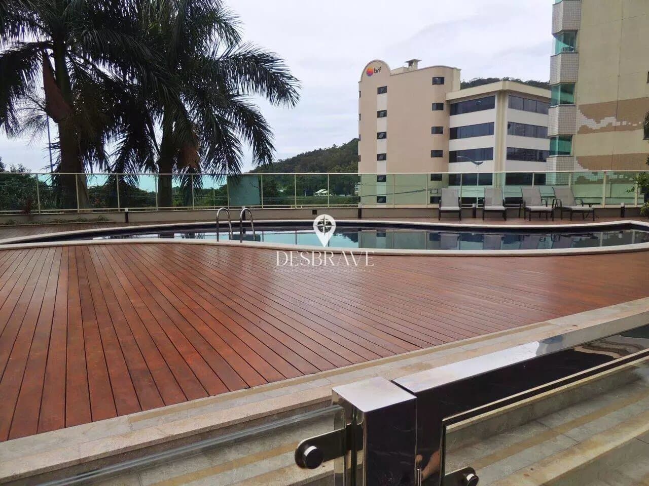 Apartamento de 3 quartos com 2 suítes e 230 m² em Itajaí