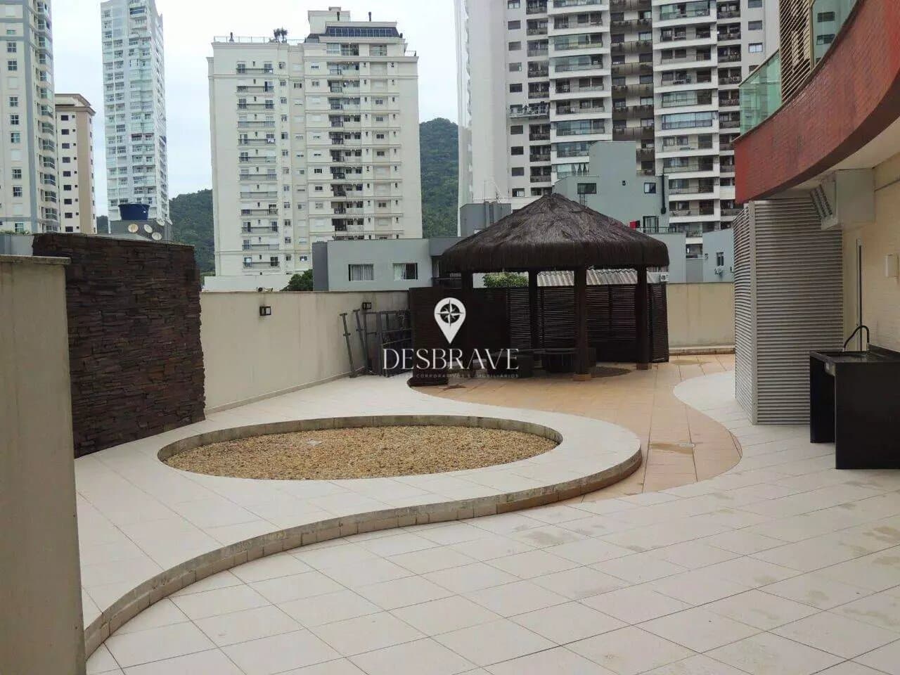 Apartamento de 3 quartos com 2 suítes e 230 m² em Itajaí