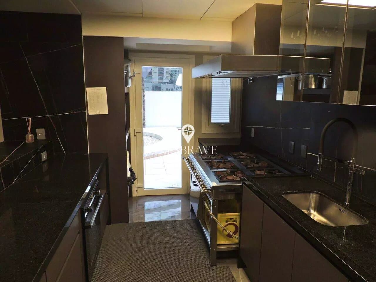 Apartamento de 3 quartos com 2 suítes e 230 m² em Itajaí