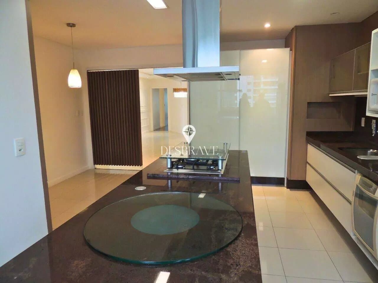 Apartamento de 3 quartos com 2 suítes e 230 m² em Itajaí