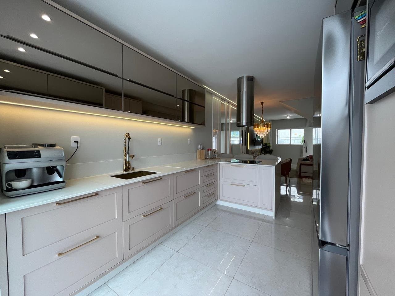 Casa de 3 quartos com 1 suíte e 150 m² em Itajaí