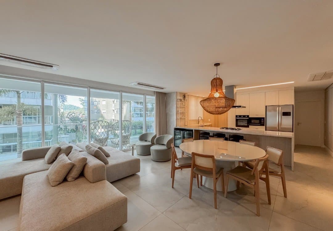 Apartamento de 3 quartos com 3 suítes e 173 m² em Itajaí