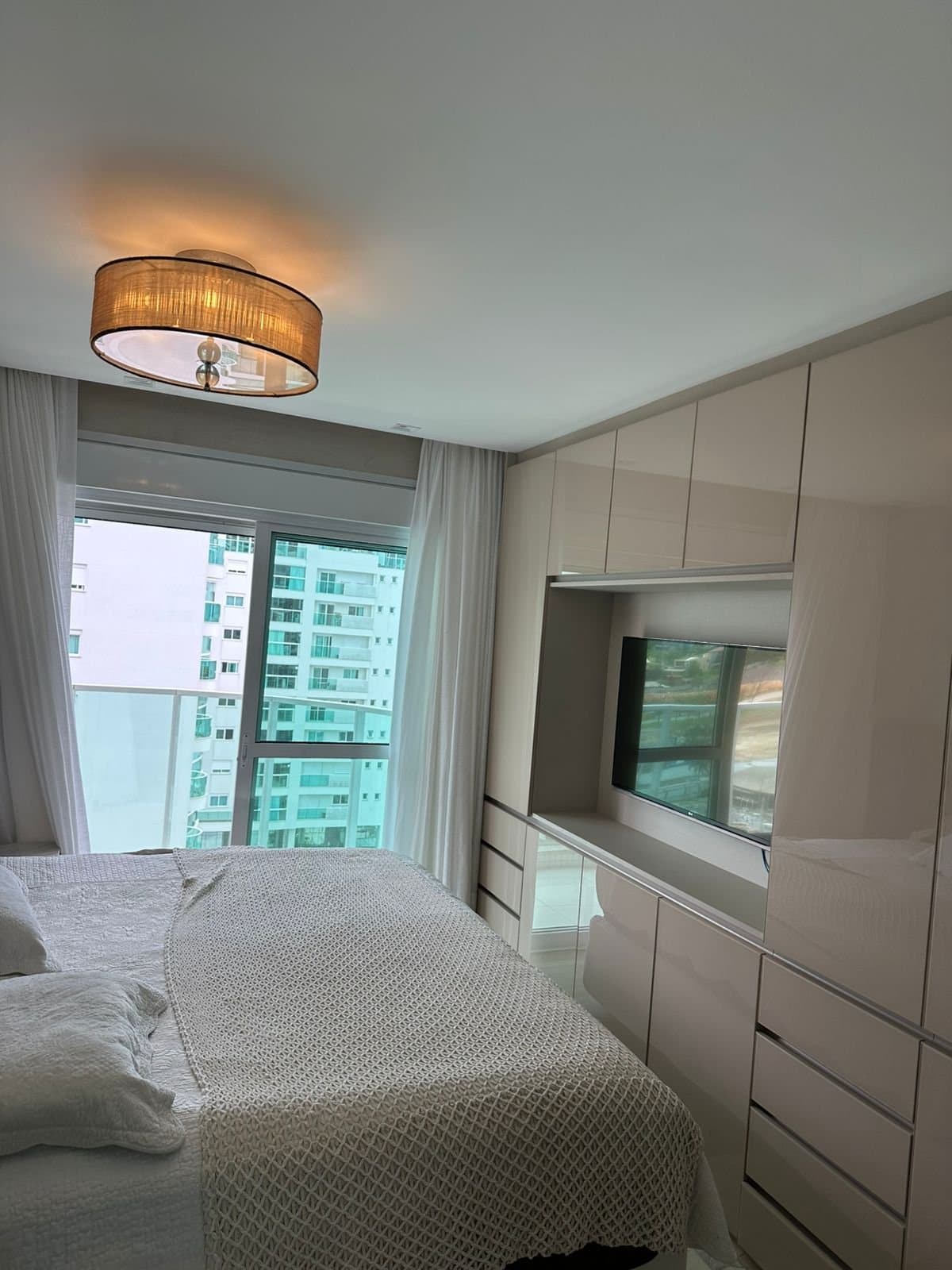Apartamento de 3 quartos com 3 suítes e 160 m² em Itajaí