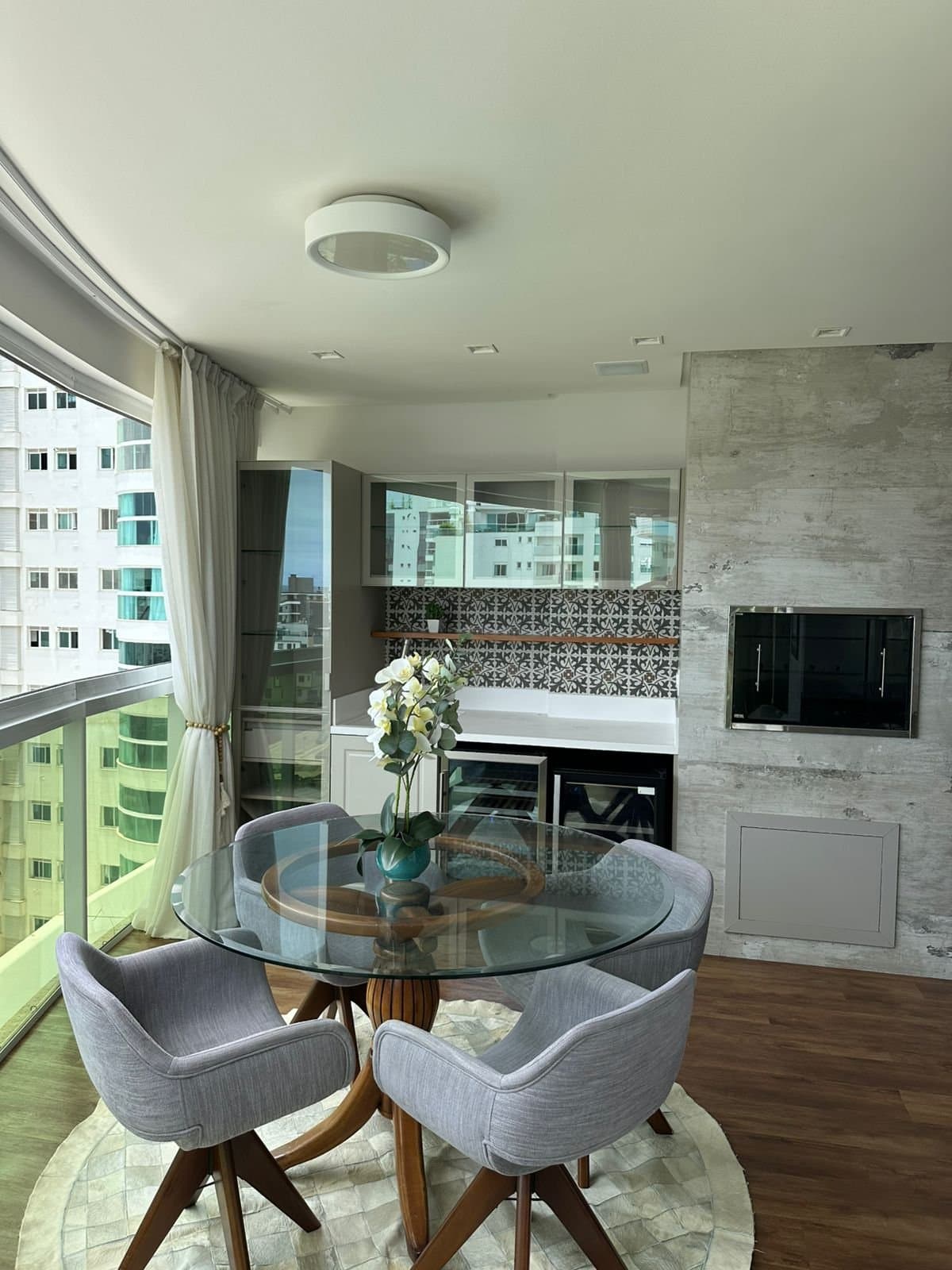 Apartamento de 3 quartos com 3 suítes e 160 m² em Itajaí
