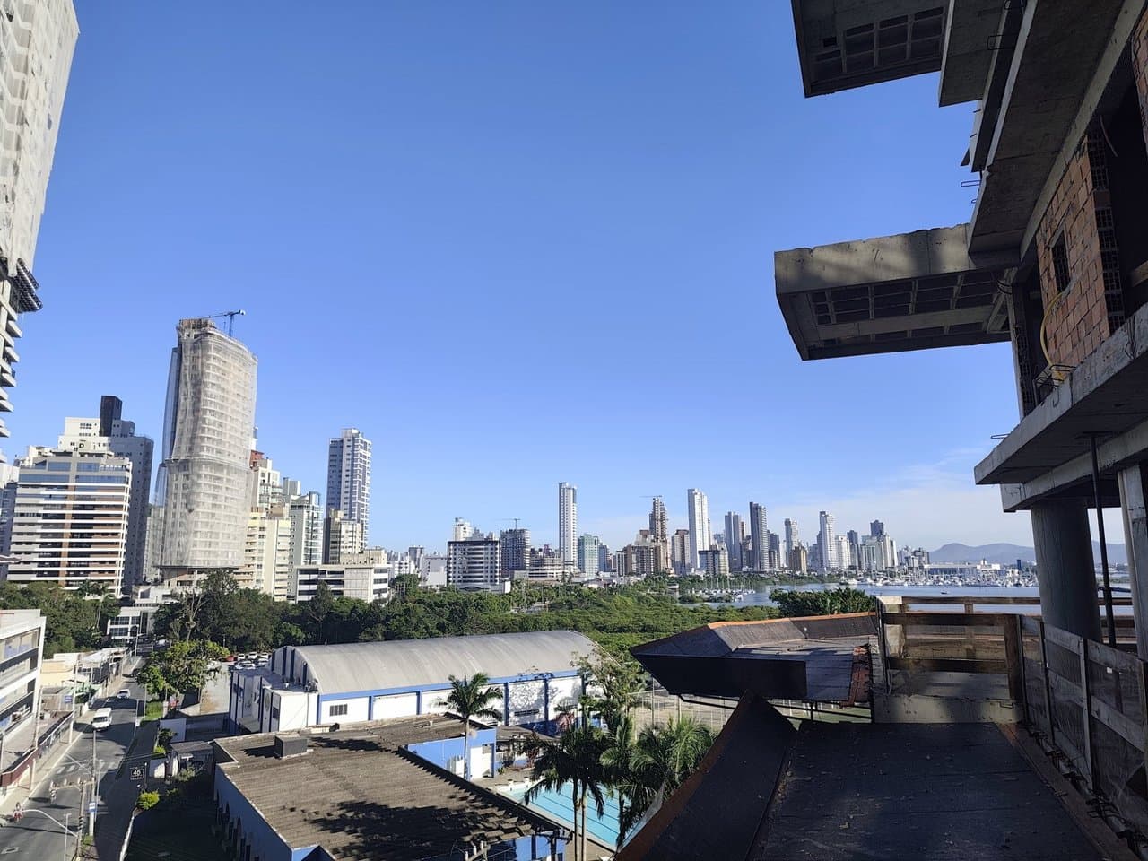 Apartamento de 2 quartos com 2 suítes e 93 m² em Itajaí