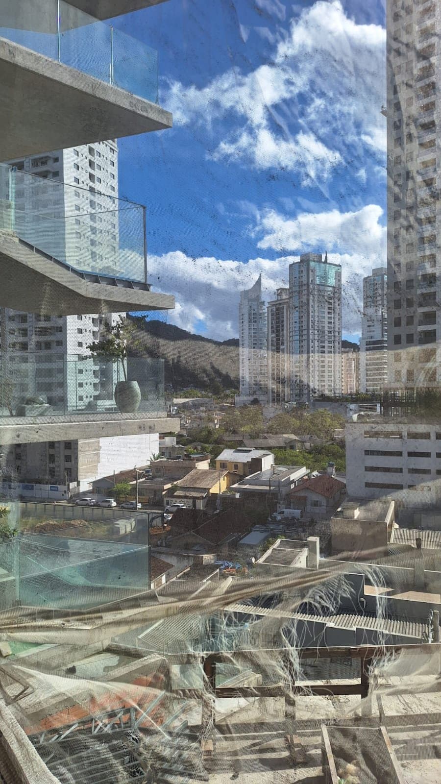 Apartamento de 2 quartos com 2 suítes e 93 m² em Itajaí