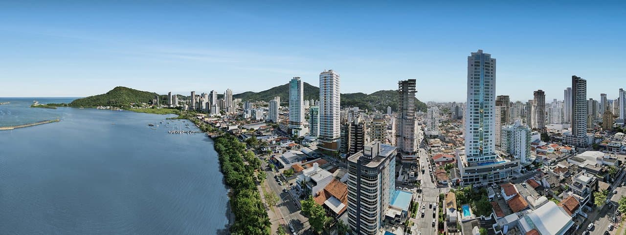 Apartamento de 4 quartos com 4 suítes e 217 m² em Itajaí