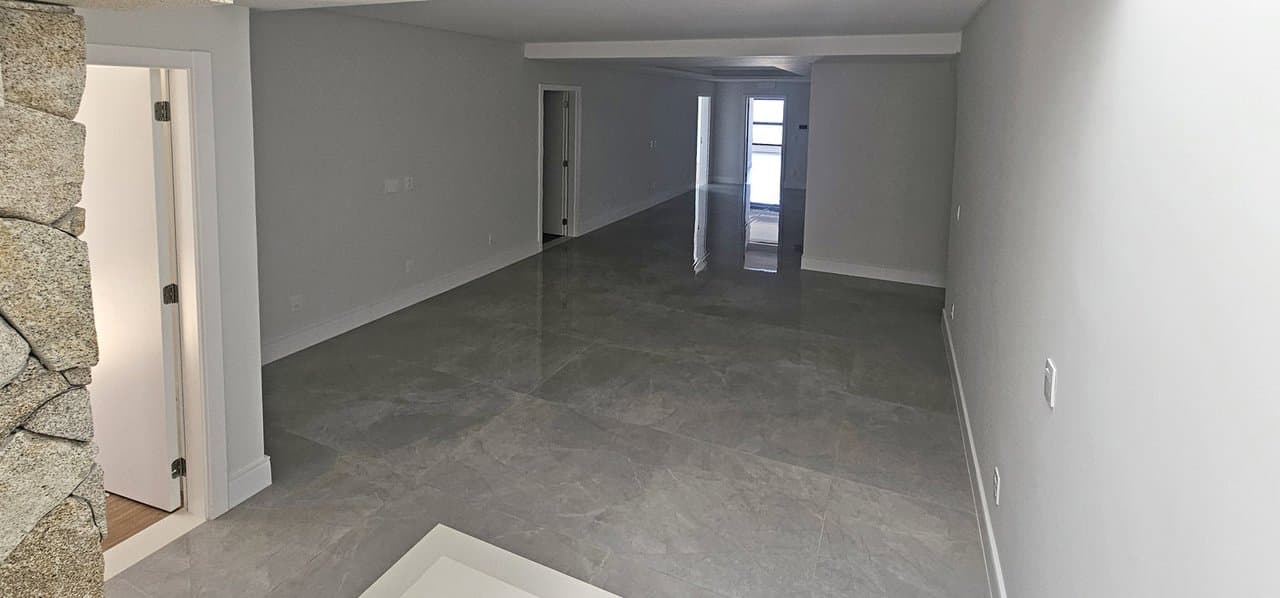 Cobertura de 4 quartos com 4 suítes e 369 m² em Itajaí