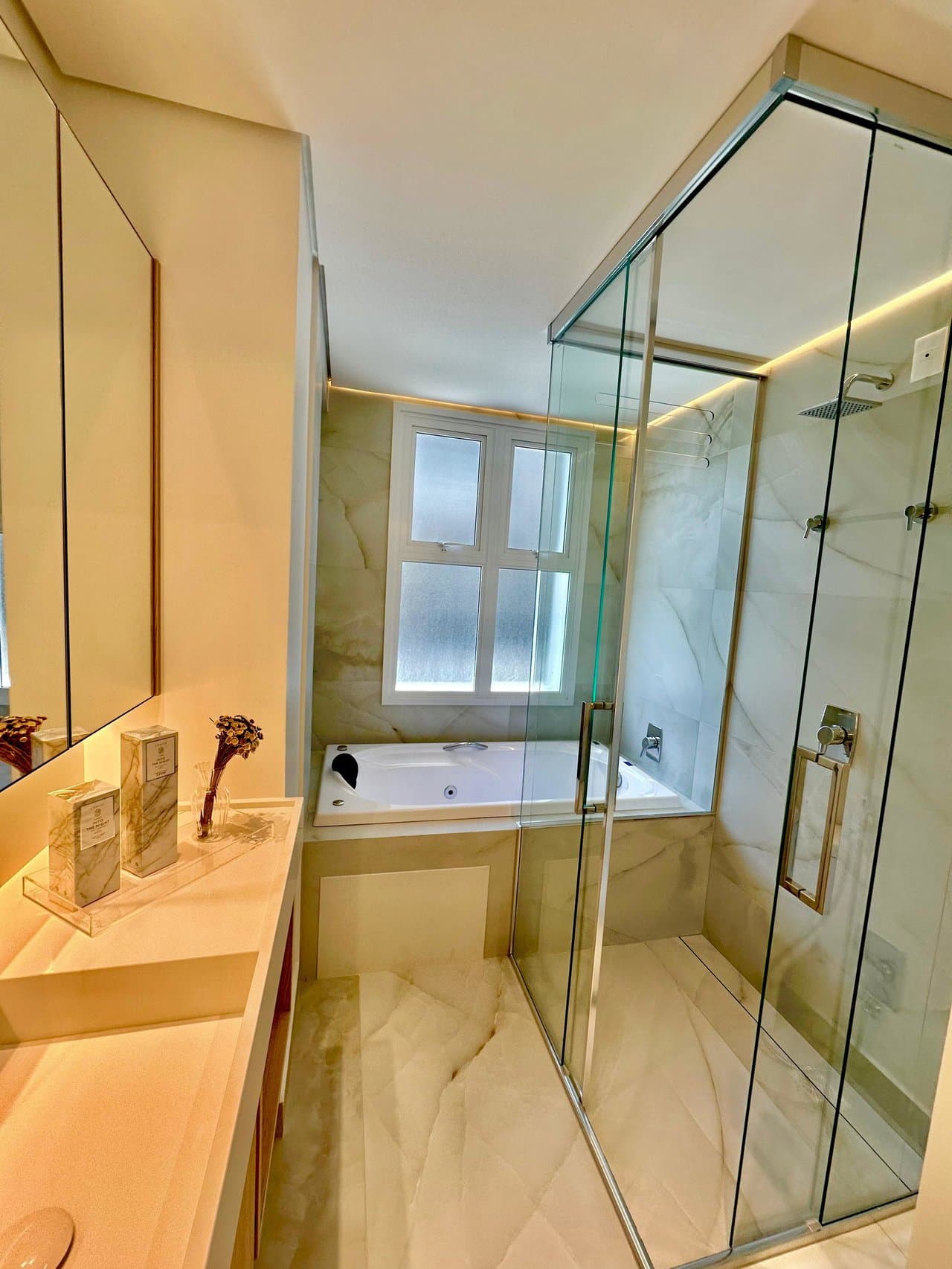Apartamento de 3 quartos com 3 suítes e 185 m² em Itajaí