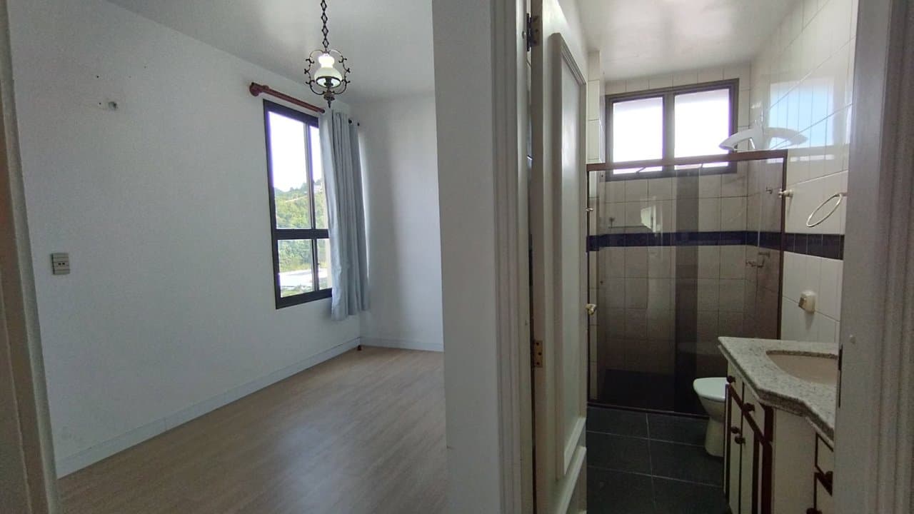 Cobertura de 6 quartos com 5 suítes e 548 m² em Itajaí