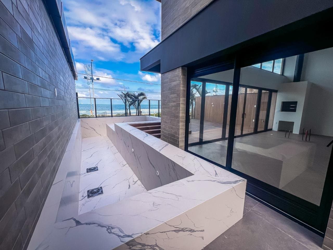 Apartamento de 4 quartos com 4 suítes e 345 m² em Itajaí