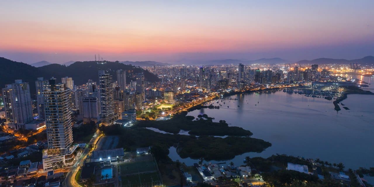 Apartamento de 3 quartos com 3 suítes e 129 m² em Itajaí