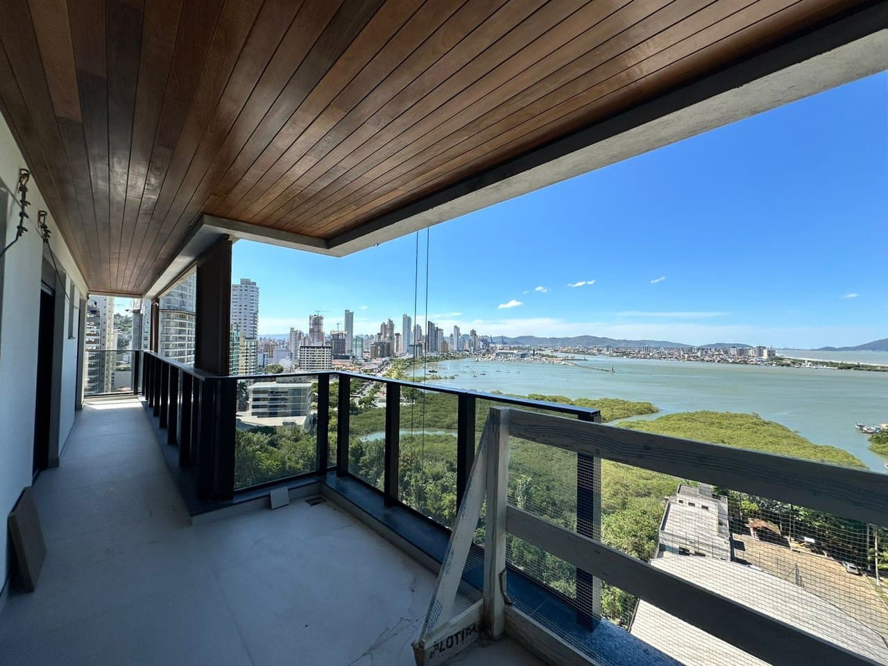 Apartamento de 3 quartos com 3 suítes e 129 m² em Itajaí