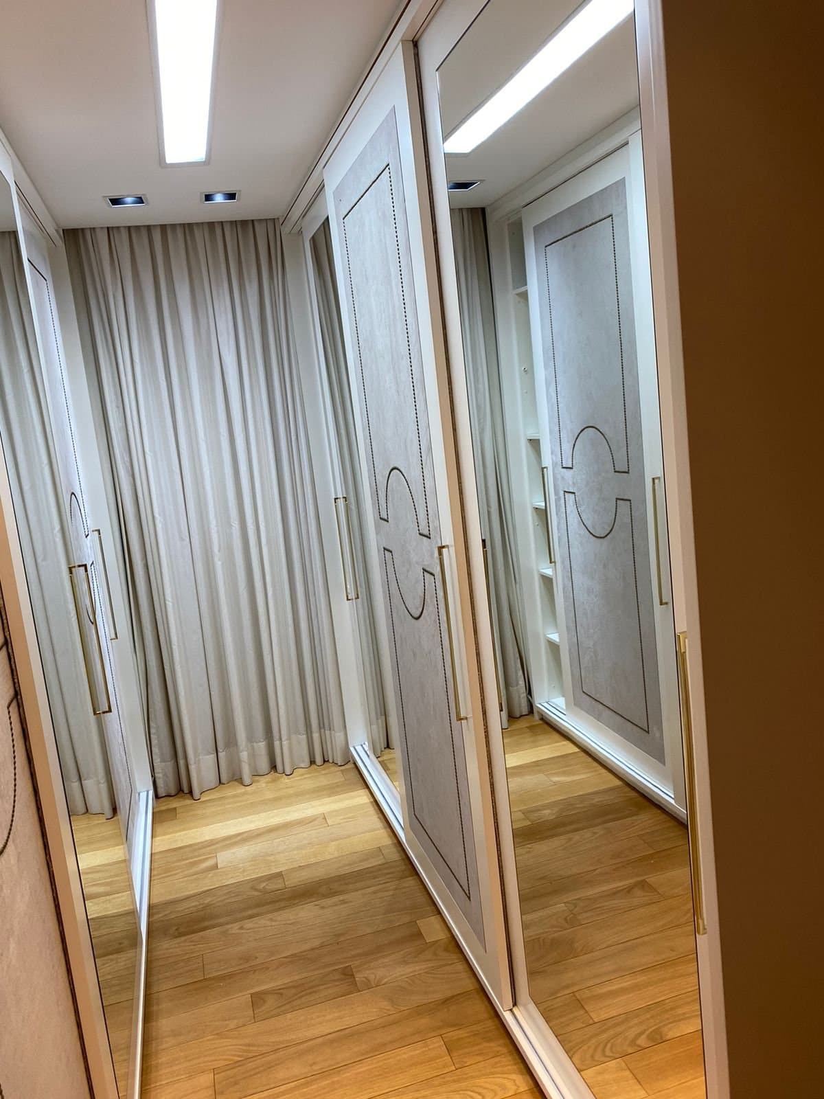 Apartamento de 3 quartos com 3 suítes e 231 m² em Itajaí