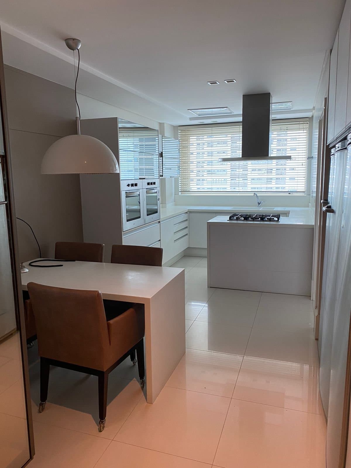 Apartamento de 3 quartos com 3 suítes e 231 m² em Itajaí