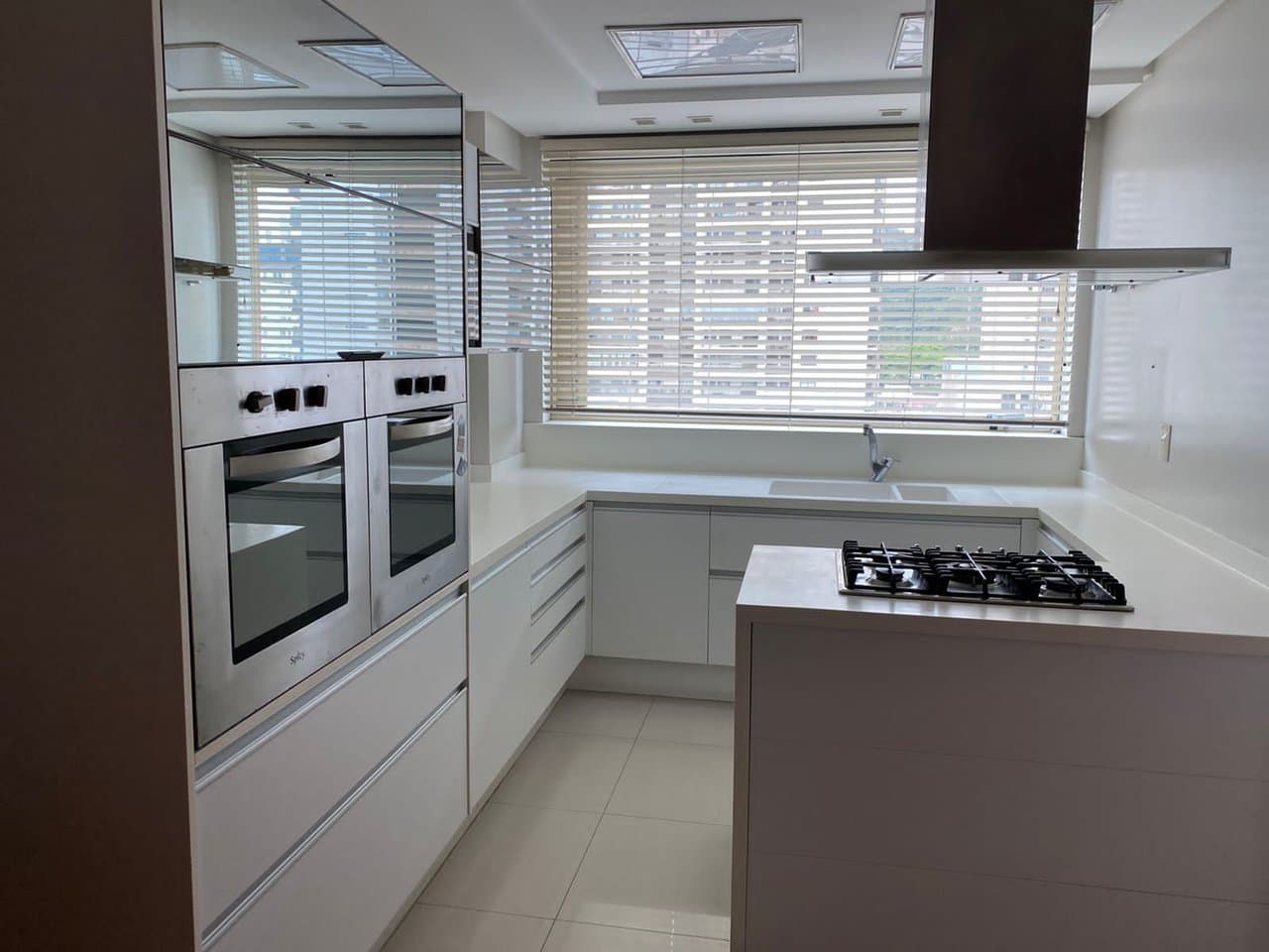 Apartamento de 3 quartos com 3 suítes e 231 m² em Itajaí