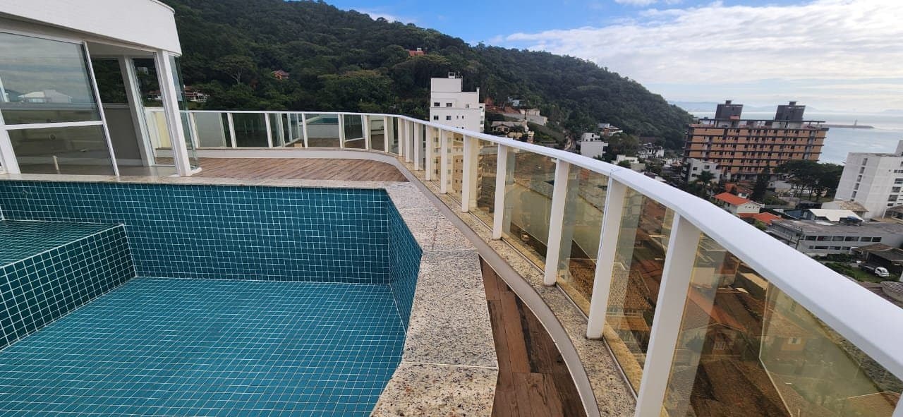 Apartamento de 4 quartos com 4 suítes e 276 m² em Itajaí