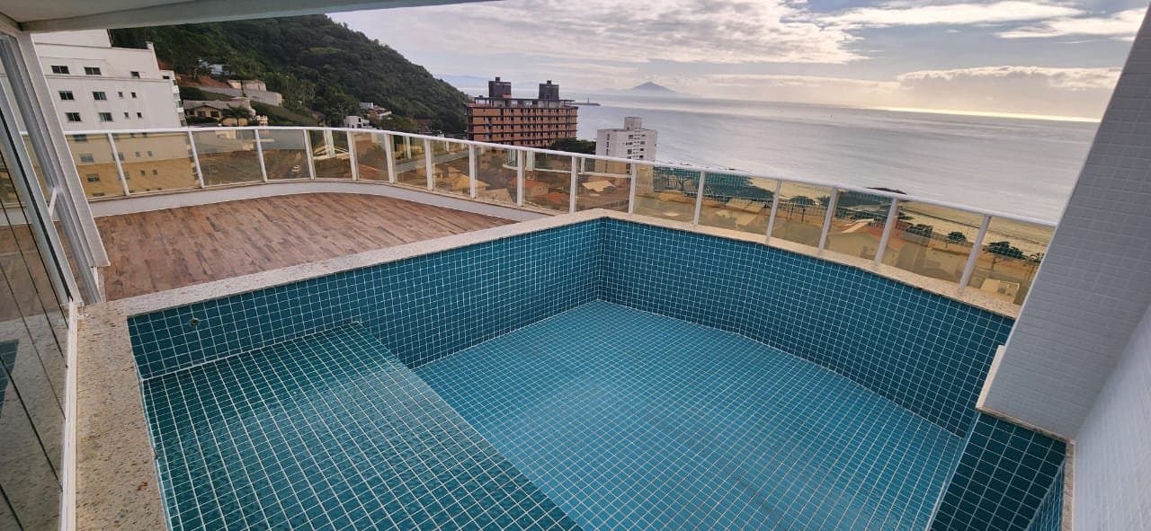 Apartamento de 4 quartos com 4 suítes e 276 m² em Itajaí