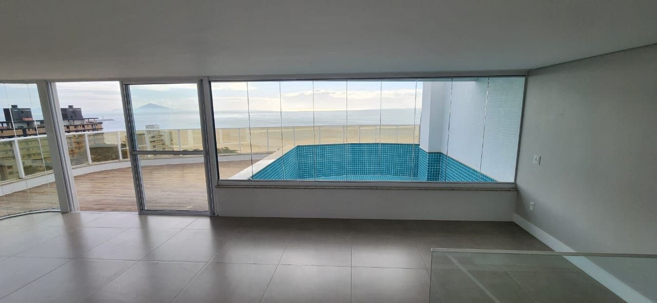 Apartamento de 4 quartos com 4 suítes e 276 m² em Itajaí