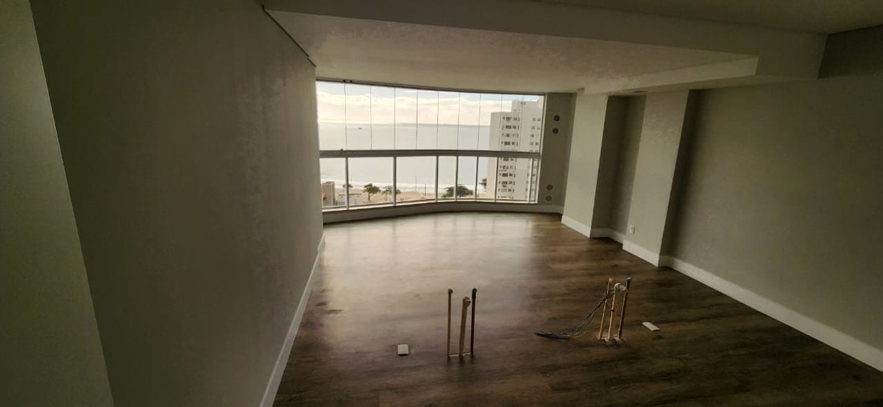 Apartamento de 4 quartos com 4 suítes e 276 m² em Itajaí