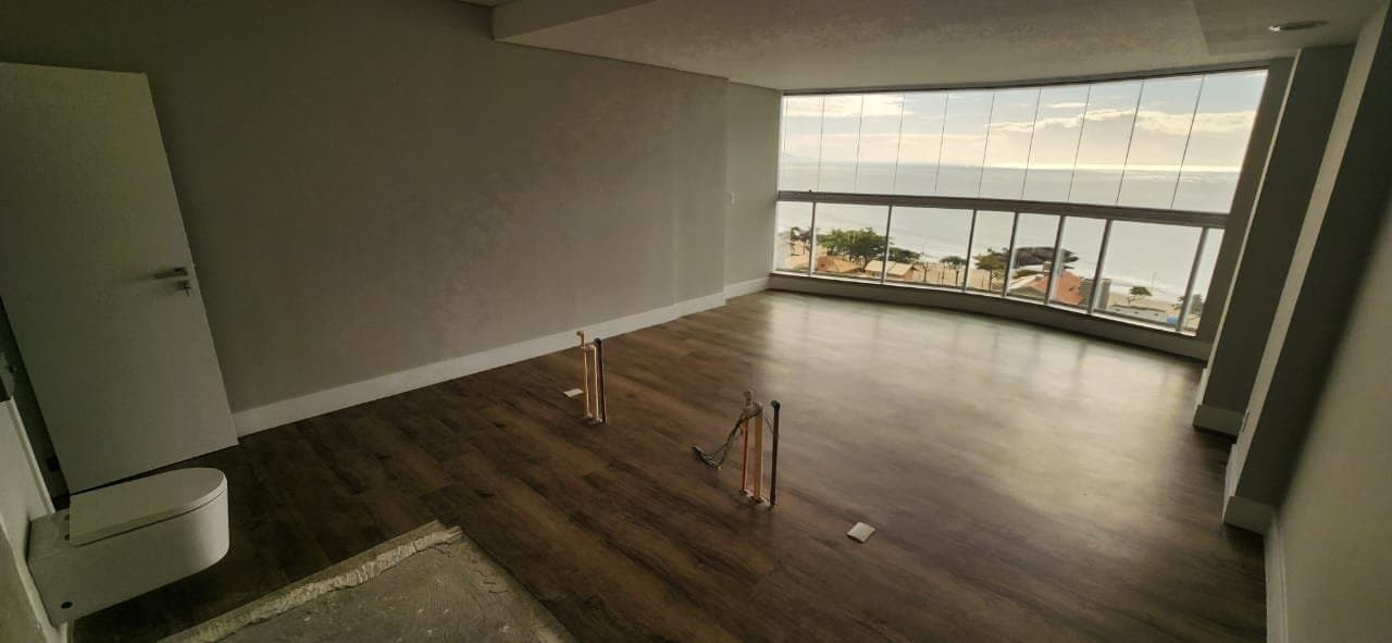 Apartamento de 4 quartos com 4 suítes e 276 m² em Itajaí
