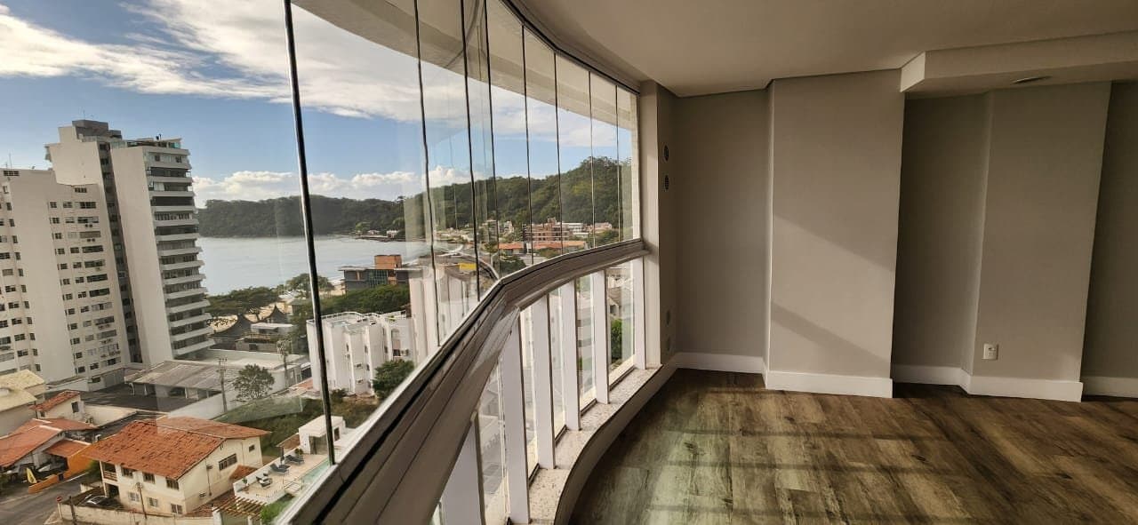 Apartamento de 4 quartos com 4 suítes e 276 m² em Itajaí