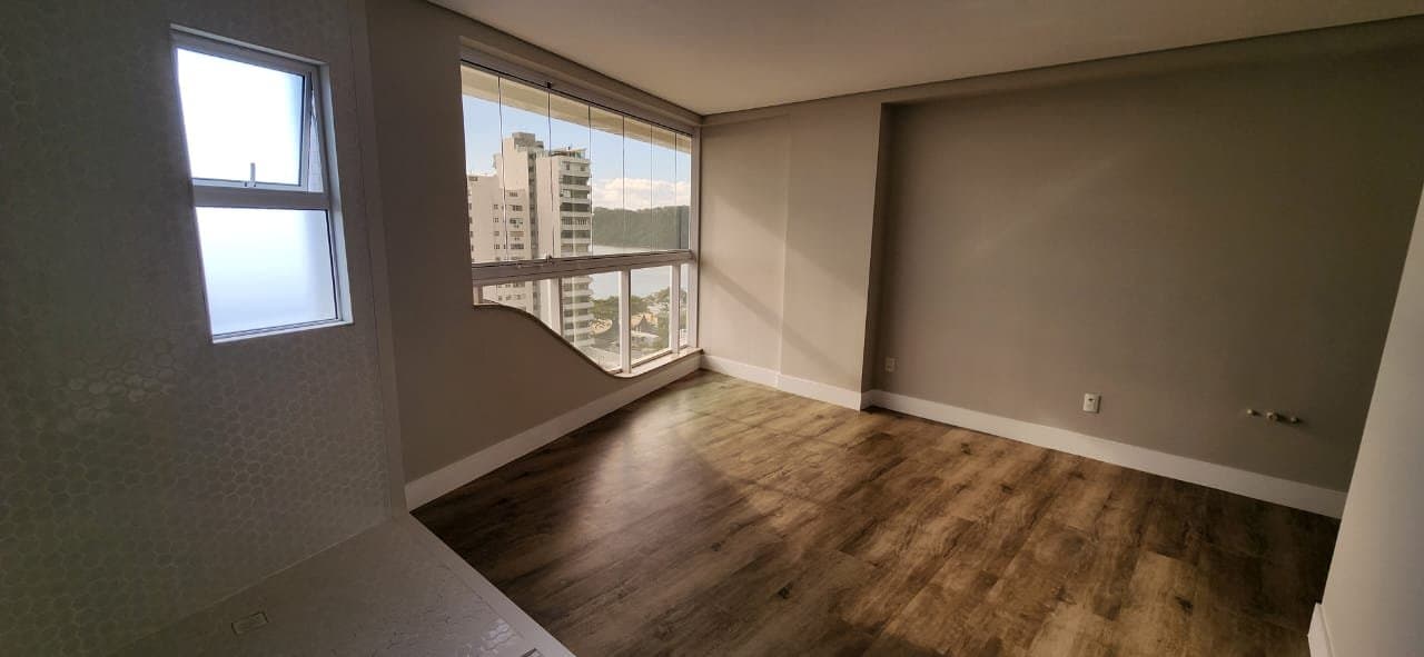 Apartamento de 4 quartos com 4 suítes e 276 m² em Itajaí