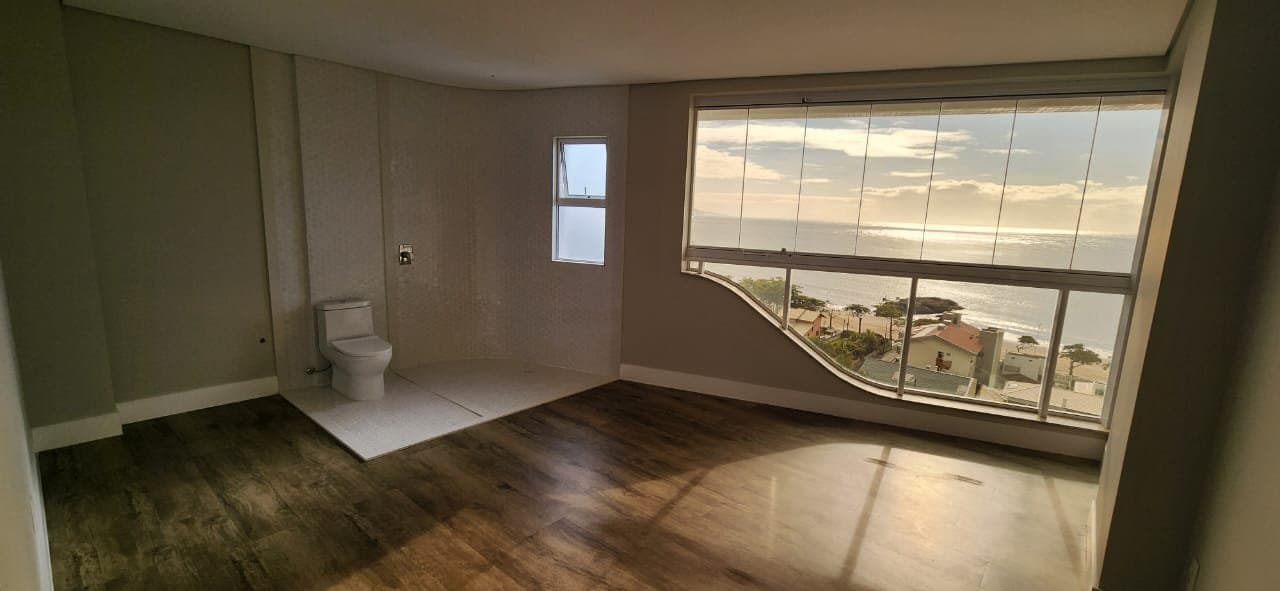 Apartamento de 4 quartos com 4 suítes e 276 m² em Itajaí