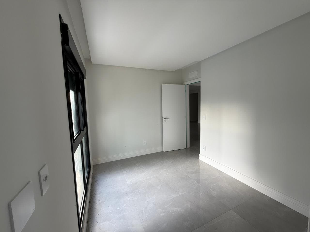 Apartamento de 2 quartos com 2 suítes e 92 m² em Itajaí