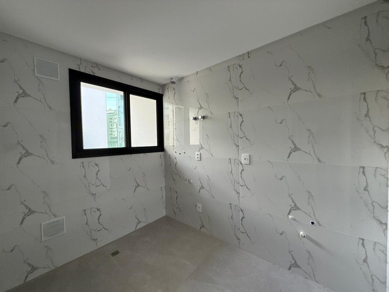 Apartamento de 2 quartos com 2 suítes e 92 m² em Itajaí