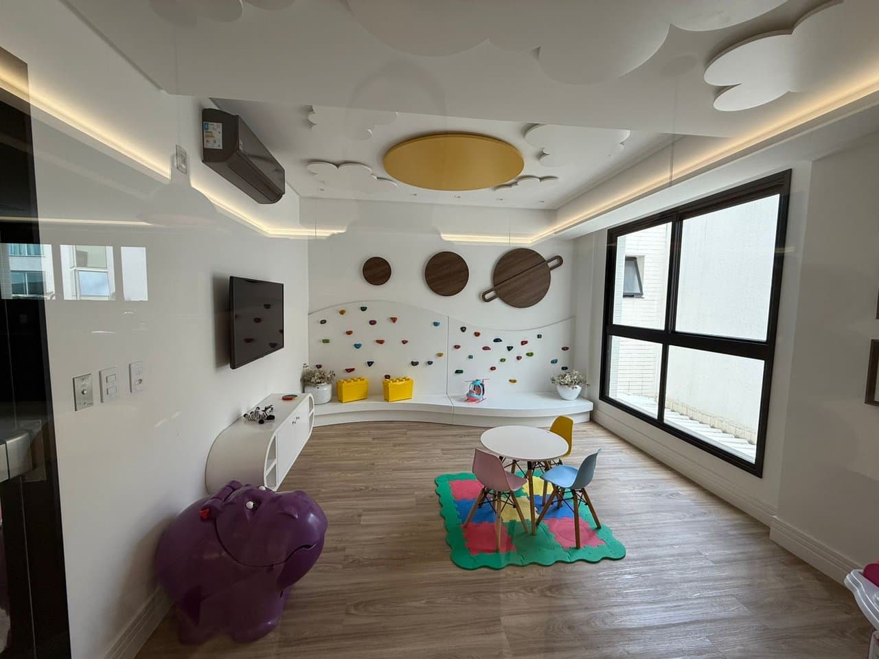 Apartamento de 2 quartos com 2 suítes e 92 m² em Itajaí