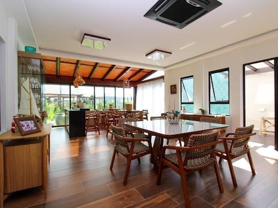 Casa de 3 quartos com 3 suítes e 360 m² em Ressacada, Itajaí