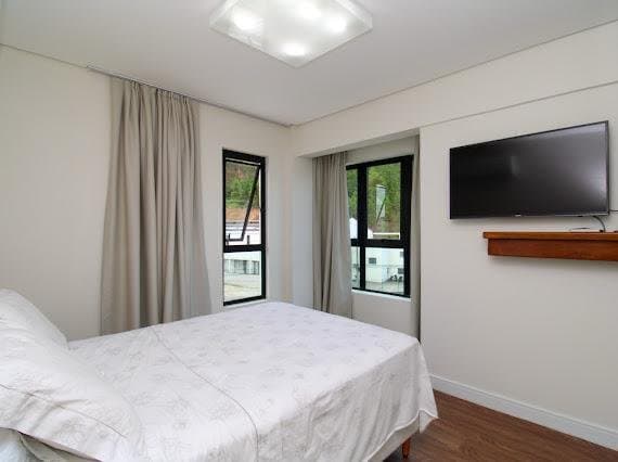 Casa de 3 quartos com 3 suítes e 360 m² em Ressacada, Itajaí