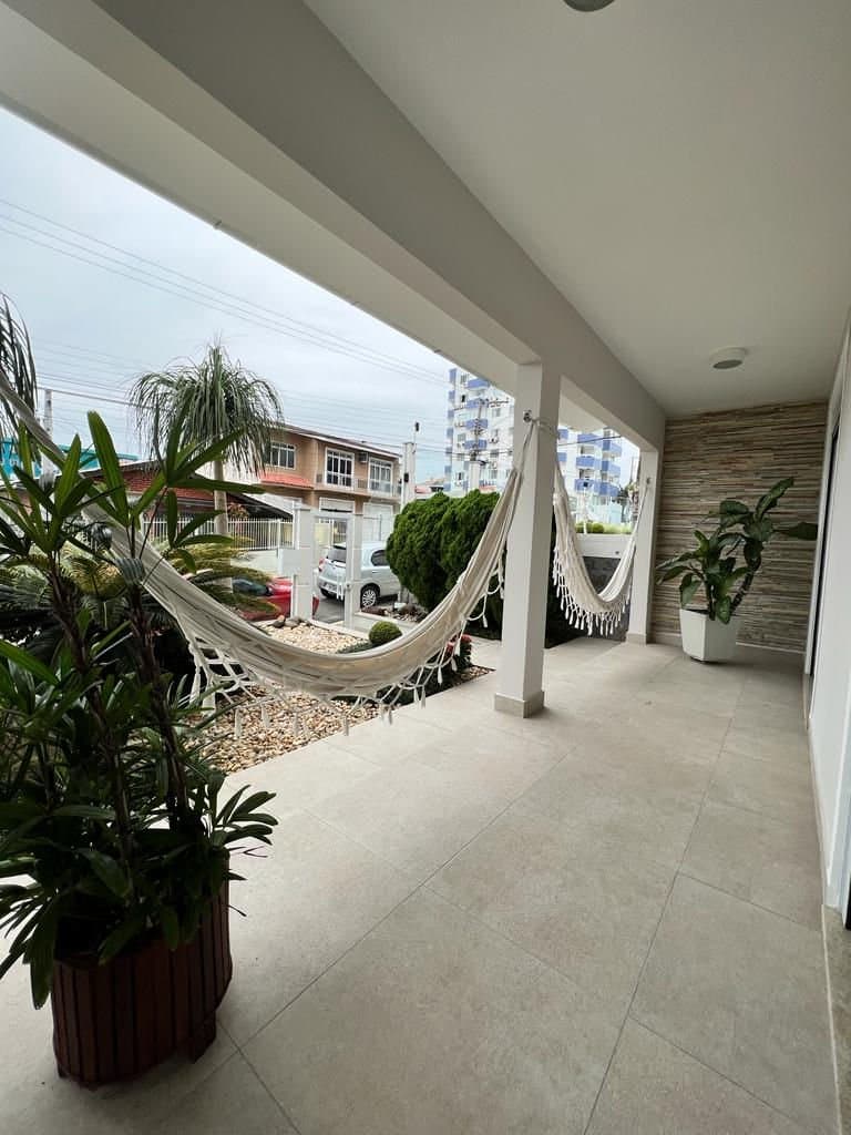 Casa de 3 quartos com 2 suítes e 241 m² em Barreiros, São José
