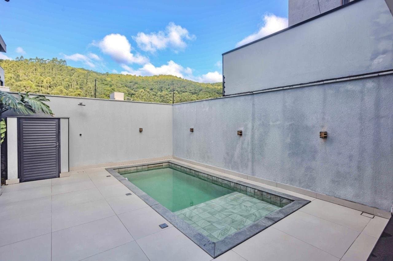 Casa de 2 quartos com 2 suítes e 157 m² em Camboriú