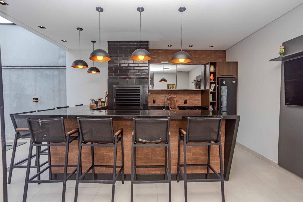 Casa de 2 quartos com 2 suítes e 157 m² em Camboriú