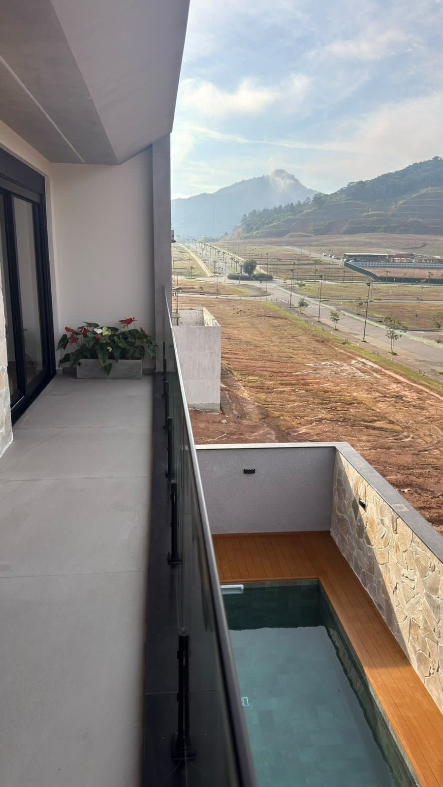 Casa de 4 quartos com 4 suítes e 331 m² em Camboriú
