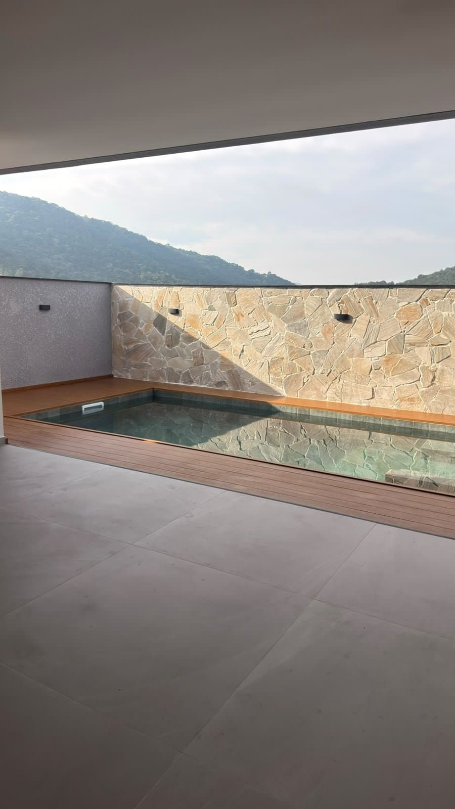 Casa de 4 quartos com 4 suítes e 331 m² em Camboriú