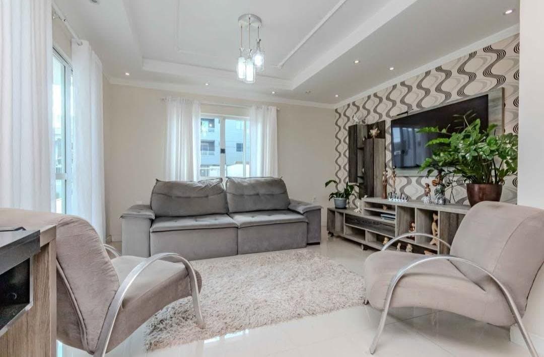 Casa de 3 quartos com 1 suíte e 200 m² em Camboriú