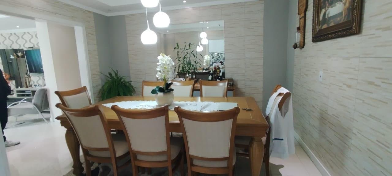 Casa de 3 quartos com 1 suíte e 200 m² em Camboriú