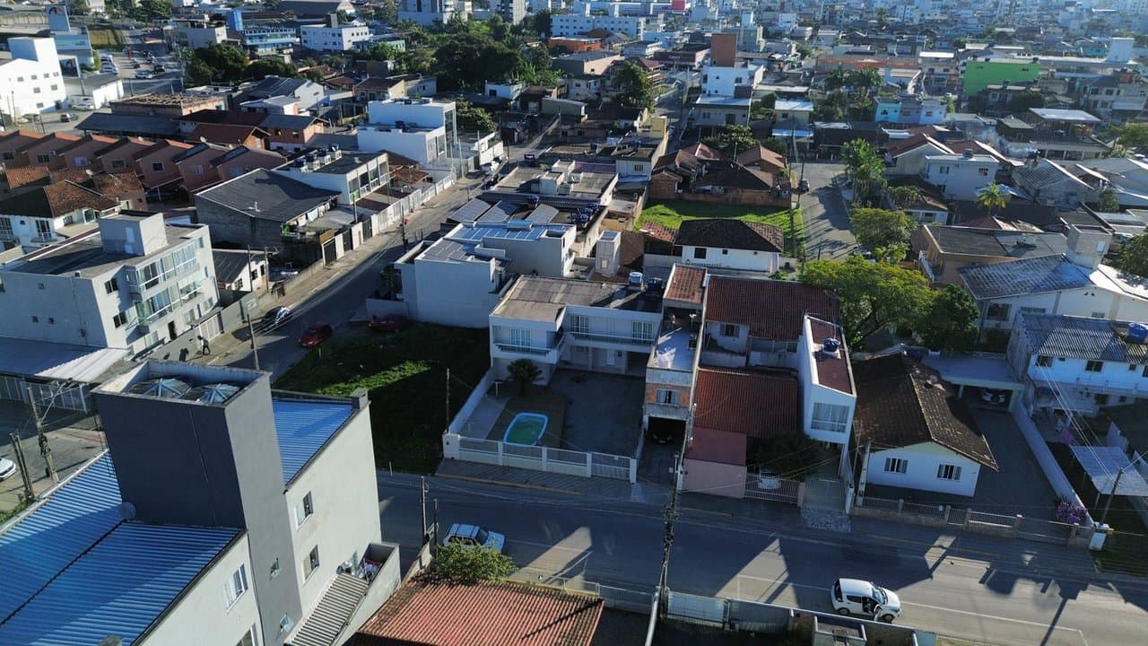 Casa de 3 quartos com 1 suíte e 200 m² em Camboriú